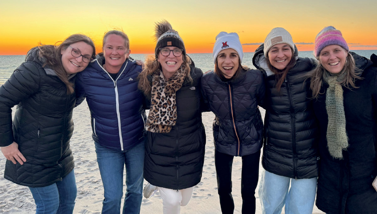 group photo of 1992 UNH Alpha Chi sisters