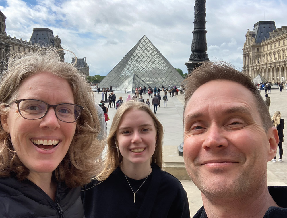 selfie of Alice (Crocker) Morris ’01 and husband Matthew Morris ’99 with daughter Charlotte